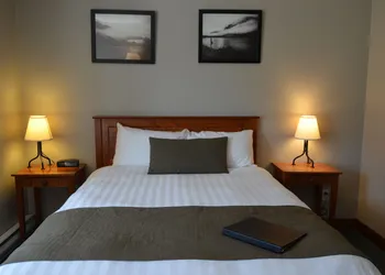 Howe Sound Inn & Brewing Company hotel thumbnail 3