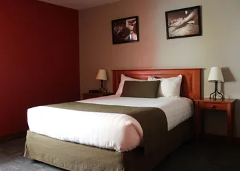 Howe Sound Inn & Brewing Company hotel thumbnail 7