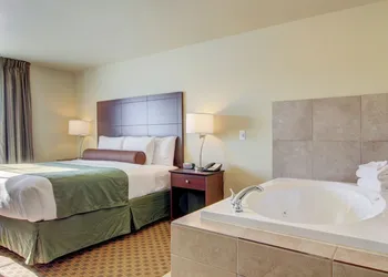 Cobblestone Inn & Suites - Carrington hotel thumbnail 6