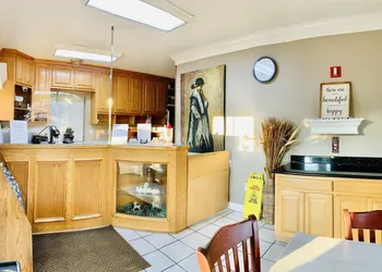 Weston Inn & Suites hotel thumbnail 4