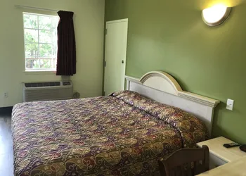 Weston Inn & Suites hotel thumbnail 7
