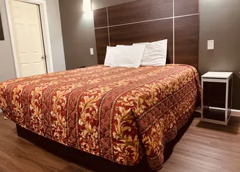 Red Carpet Inn hotel thumbnail 6