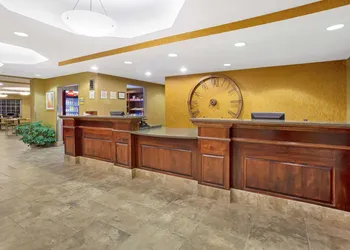 La Quinta Inn & Suites by Wyndham Dickinson hotel thumbnail 2