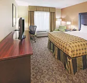 La Quinta Inn & Suites by Wyndham Dickinson hotel detail image 5
