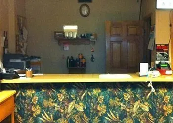 Knights Inn Winner hotel thumbnail 2