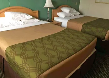 Knights Inn Winner hotel thumbnail 5