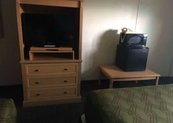 Knights Inn Winner hotel thumbnail 7