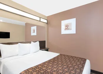 Microtel Inn & Suites by Wyndham Sidney hotel thumbnail 4