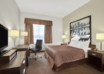Super 8 by Wyndham Red Lake ON hotel thumbnail 7