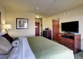 Cobblestone Hotel & Suites - Wayne hotel thumbnail 6