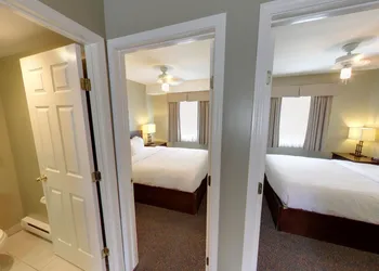 Days Inn by Wyndham Golden hotel thumbnail 5
