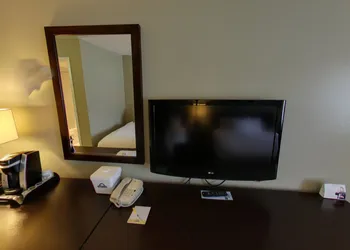 Days Inn by Wyndham Golden hotel thumbnail 8