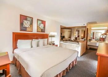 Super 8 by Wyndham Branson / Shepherd of the Hills Exwy hotel thumbnail 4