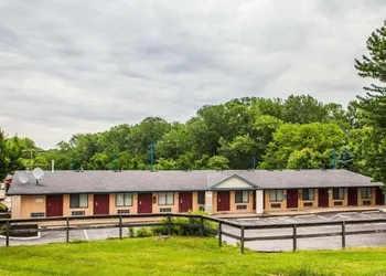 Relax Inn Saint Charles hotel thumbnail 6