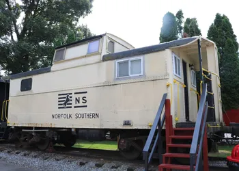 Red Caboose Motel hotel thumbnail 3