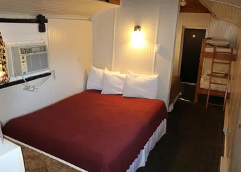 Red Caboose Motel hotel thumbnail 6