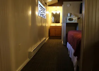 Red Caboose Motel hotel thumbnail 7