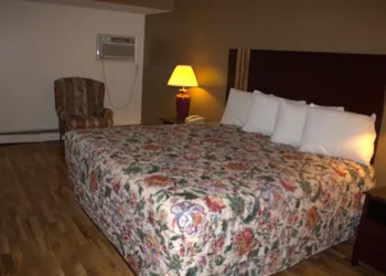 American Inn & Suites hotel thumbnail 7