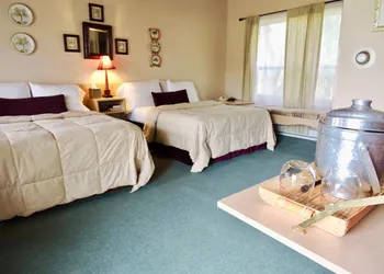 Vinehurst Inn And Suites hotel thumbnail 6