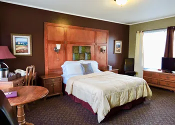 Vinehurst Inn And Suites hotel thumbnail 7