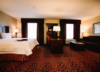 Hampton Inn & Suites Minot Airport hotel thumbnail 5