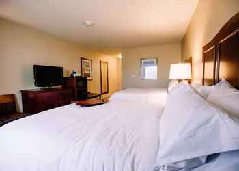 Hampton Inn & Suites Minot Airport hotel thumbnail 6