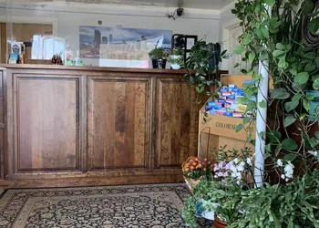Country Manor Motel Watkins hotel thumbnail 4