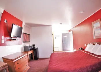 Country Manor Motel Watkins hotel thumbnail 8