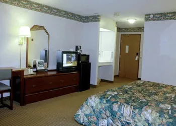 Garden City Inn hotel thumbnail 3