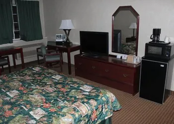 Garden City Inn hotel thumbnail 6