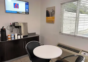 Motel 6 Orange, CA - Anaheim hotel thumbnail 4