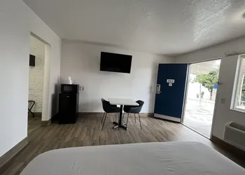 Motel 6 Orange, CA - Anaheim hotel thumbnail 8
