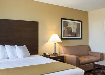 Quality Inn & Suites Minot North hotel thumbnail 8