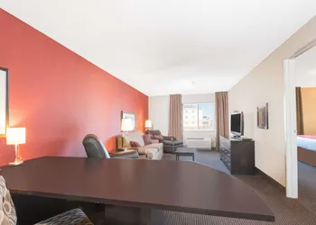 Hawthorn Suites by Wyndham Williston hotel thumbnail 6