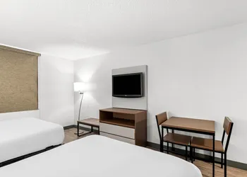 Suburban Studios Chester hotel thumbnail 6