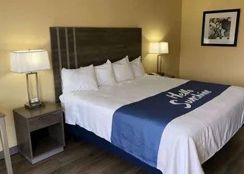 Days Inn by Wyndham Cape Carteret near Emerald Isle hotel thumbnail 8
