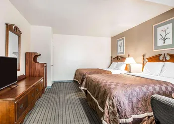 Rodeway Inn South Gate - Los Angeles South hotel thumbnail 4