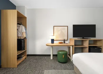 Spark by Hilton Victoria hotel thumbnail 8