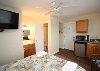 Fin 'n Feather Waterside Inn By Kees Vacations hotel thumbnail 8