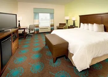 Hampton Inn Uvalde hotel thumbnail 7