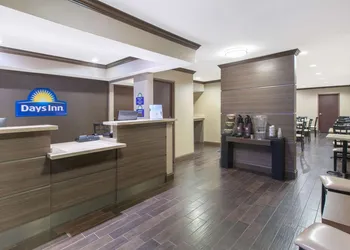 Days Inn & Suites by Wyndham Arlington Near Six Flags hotel thumbnail 2