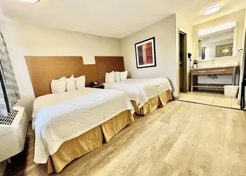 Days Inn & Suites by Wyndham Arlington Near Six Flags hotel thumbnail 3