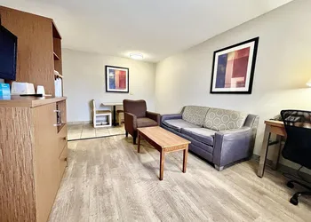 Days Inn & Suites by Wyndham Arlington Near Six Flags hotel thumbnail 4