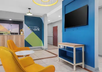 Spark by Hilton Minot hotel thumbnail 2