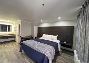 Cloud 9 Inn LAX hotel thumbnail 2