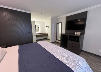 Cloud 9 Inn LAX hotel thumbnail 6