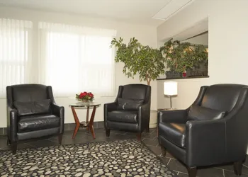 Colonial Square Inn & Suites hotel thumbnail 3
