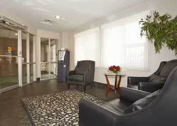Colonial Square Inn & Suites hotel thumbnail 4