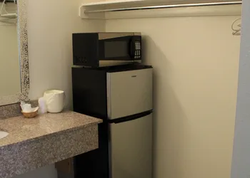 American Travel Inn hotel thumbnail 6