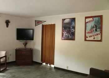American Travel Inn hotel thumbnail 7